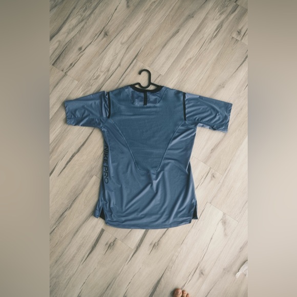 Nike Training Aeroadapt Short Sleeve - Picture 4 of 7